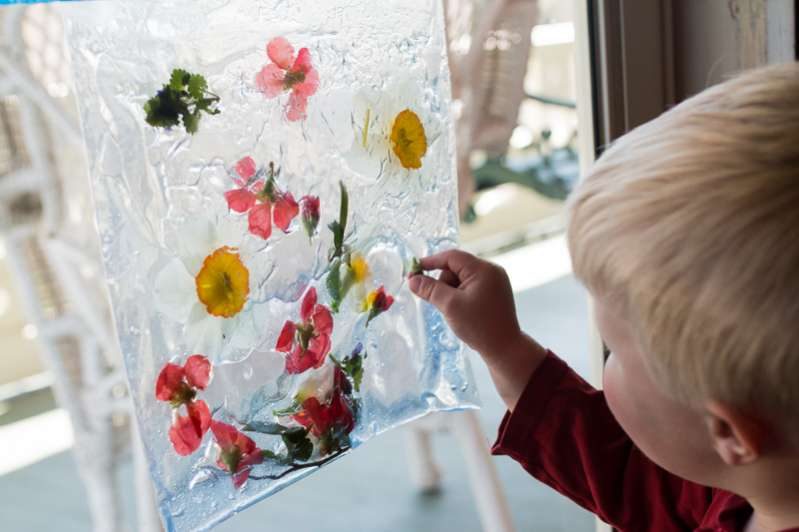 Nature in a sensory bag for toddlers to explore